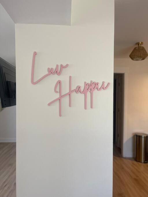 Luv Happii House Lägenhet Country Club Hills Exteriör bild